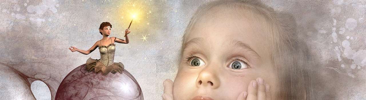 Barn som tittar förundrat på en liten magisk älva